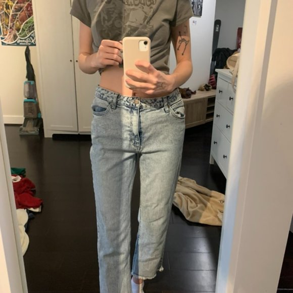 light wash jeans - Picture 3 of 4